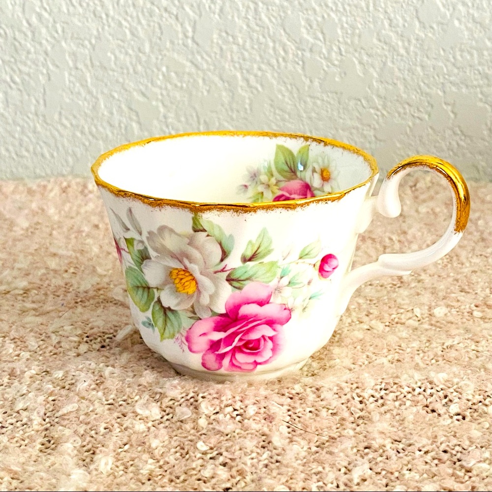 Vintage teacup, Regency Bone China, white / pink floral